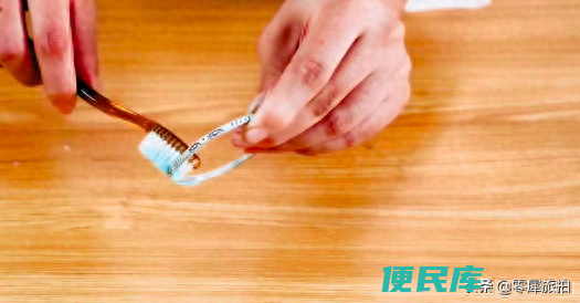 银项链清洗的正确方法（银饰品的清洗方法及保养技巧）