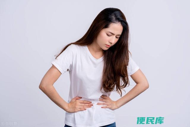女人经期肚子疼怎么缓解（妇女经期腹痛如何缓解）