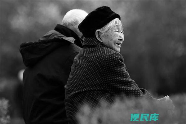 梦见死去的奶奶还活着（解梦梦见已故奶奶与自己对话）