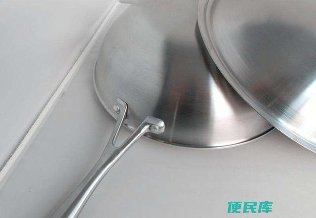 不锈钢锅底烧糊的黑垢怎么去除（如何清除不锈钢锅底烧黑的黑垢）