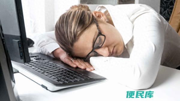 晚上睡觉磨牙是怎么回事（半夜磨牙是什么原因引起的）