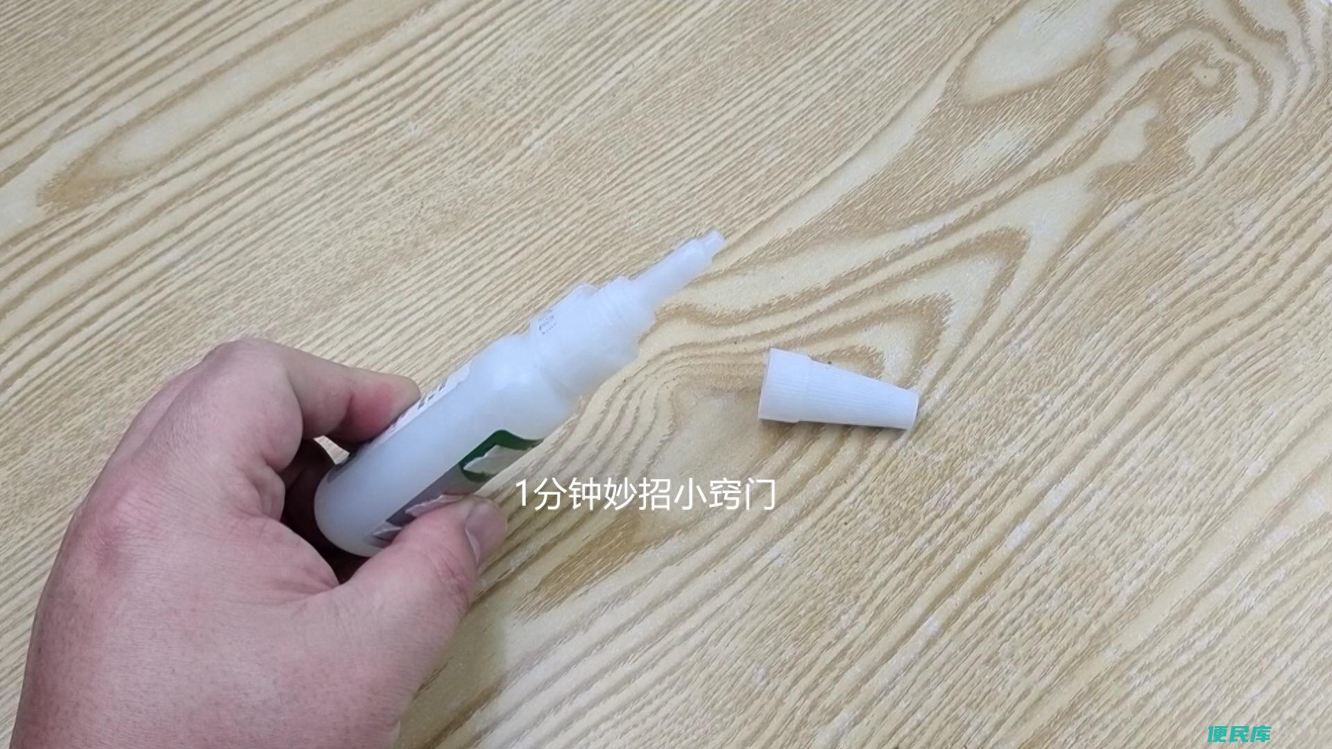 强力胶水粘到手上怎么去除（手指被502胶水粘住怎么办）