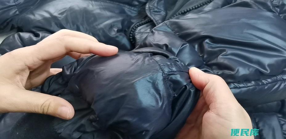 羽绒服破了个小洞怎么修补（羽绒服小洞修补步骤）