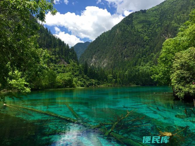 九寨沟地方介绍（九寨沟的位置在哪里）