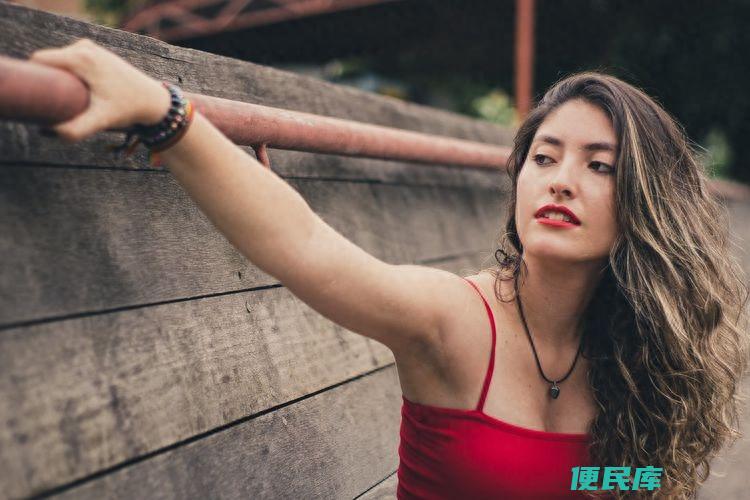 高情商女人面对前任突然联系（如何处理前任求复合）
