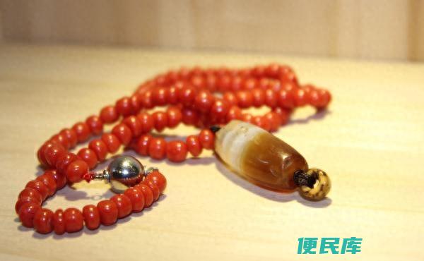 红玛瑙怎么辨别真假（想要买到真正的玛瑙的注意事项）