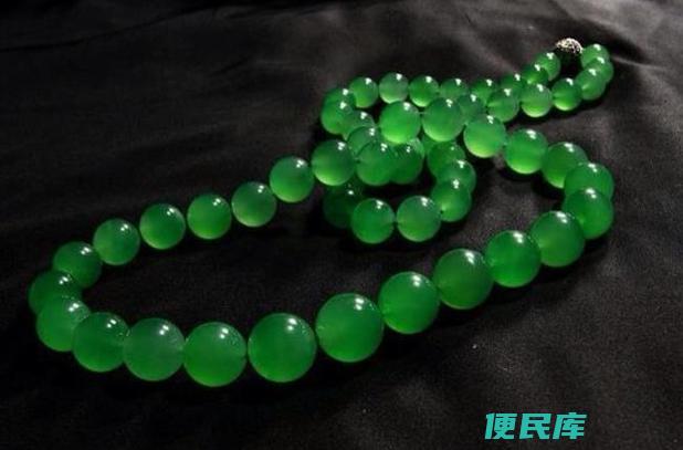 翡翠是怎么形成的（解释翡翠形成的原因和过程）