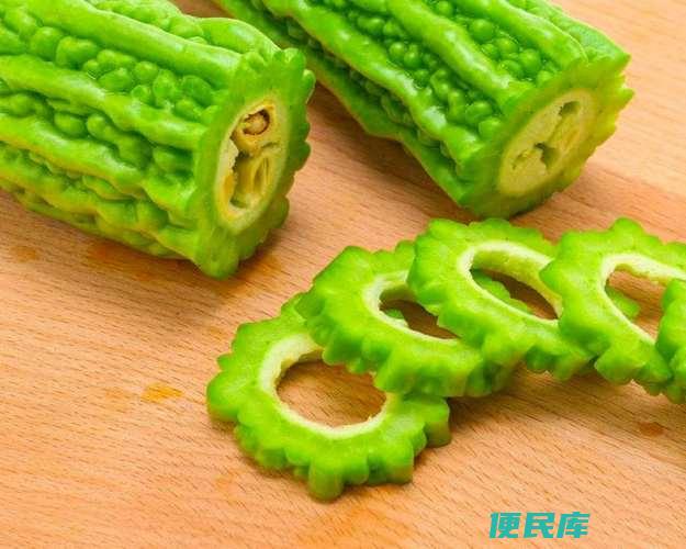 苦瓜怎么去苦味（去除苦瓜苦味的简单方法）