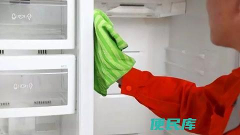 冰箱消毒方法（对冰箱进行消毒的技巧）